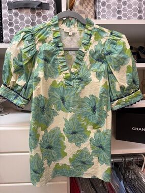 entro Floral Puff Sleeve V-Neck Blouse in Green and Cream